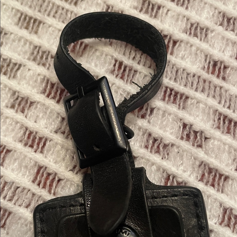 Tumi Black Leather Luggage Tag with Red Logo Accent - Picture 3 of 10